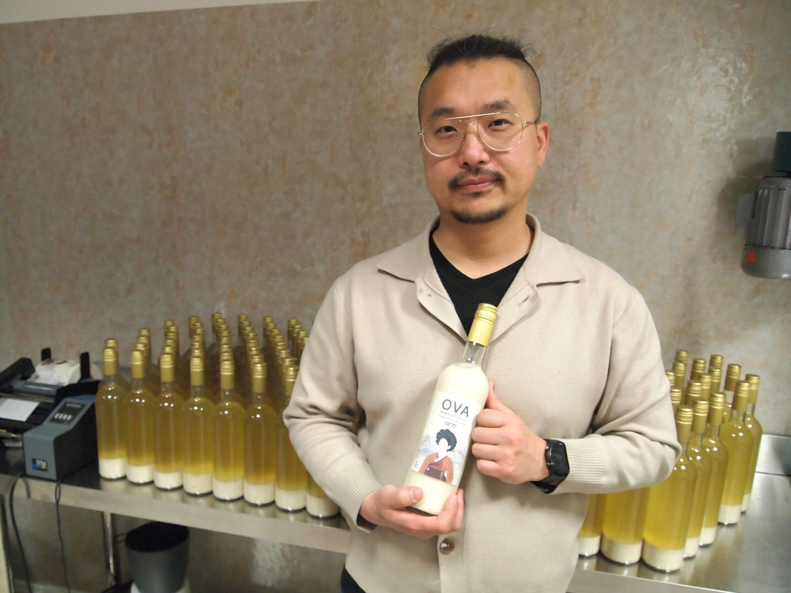 Ohjin Kwon, Gründer von OVA, in seiner Brauerei in Halle